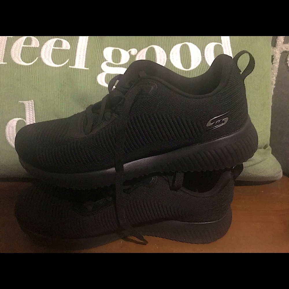 SKETCHERS MEMORY FOAM SHOES